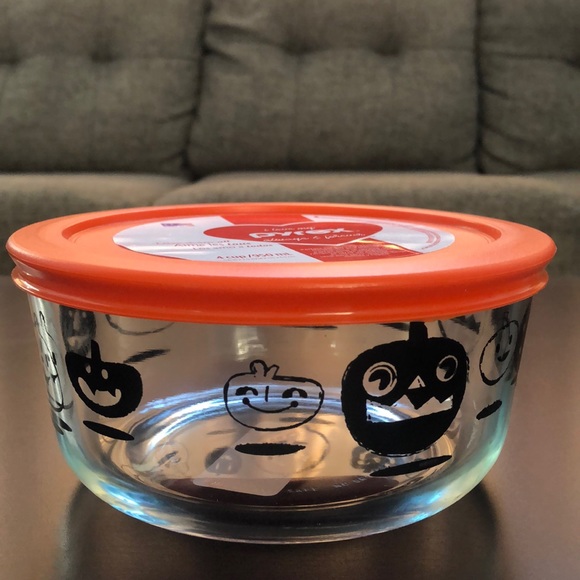 Pyrex Halloween 🎃 Pumpkin Glass Storage Container - Picture 2 of 4